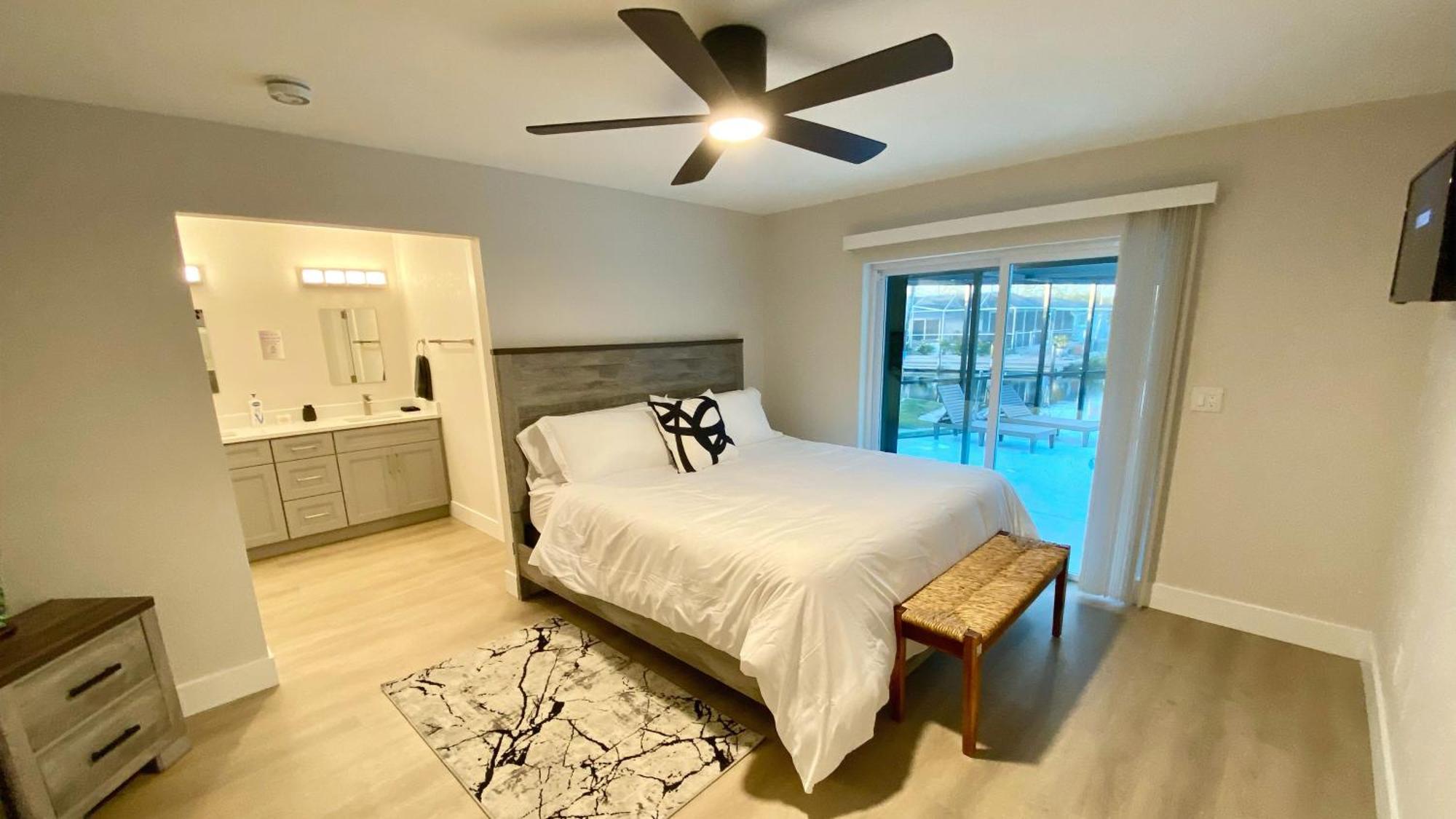 Waterfront Gulf Gateway: Pool/Dock/Grill/Gameroom 포트 마이어스 외부 사진