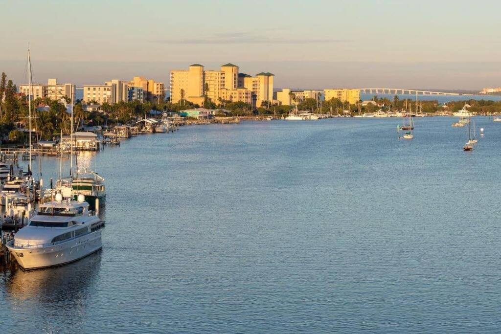 Waterfront Gulf Gateway: Pool/Dock/Grill/Gameroom 포트 마이어스 외부 사진