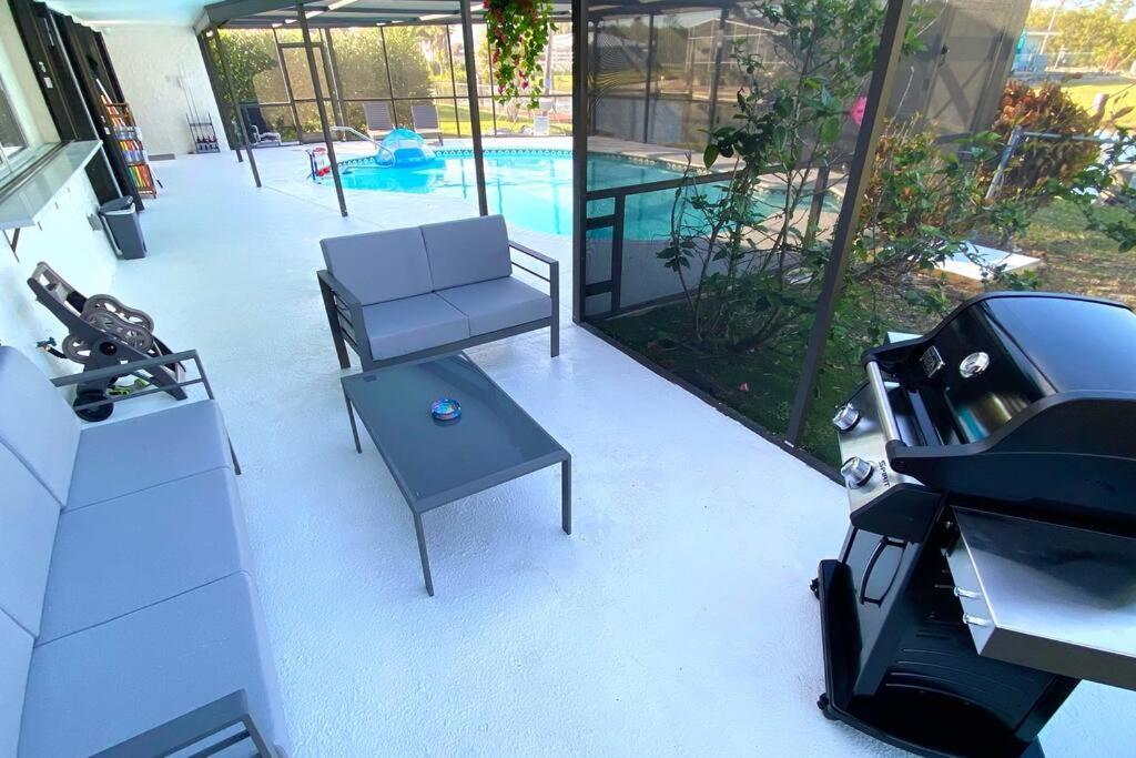 Waterfront Gulf Gateway: Pool/Dock/Grill/Gameroom 포트 마이어스 외부 사진